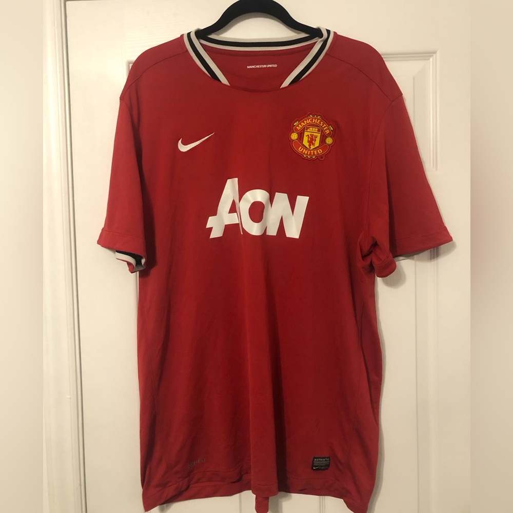 Nike Mens Vintage Manchester United jersey. Size XL.